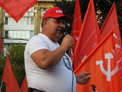 Саратовский коммунист предложил на митинге лозунг «Долой Путина!»