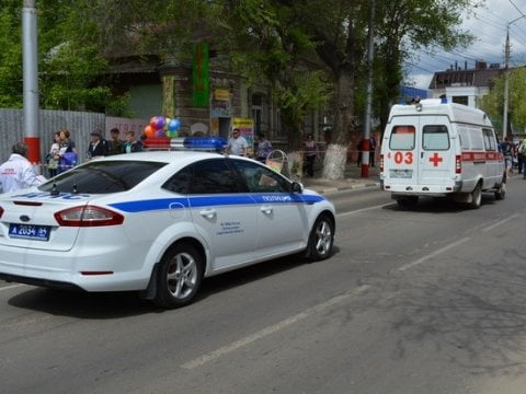 Саратовец на грузовике врезался в машину ДПС