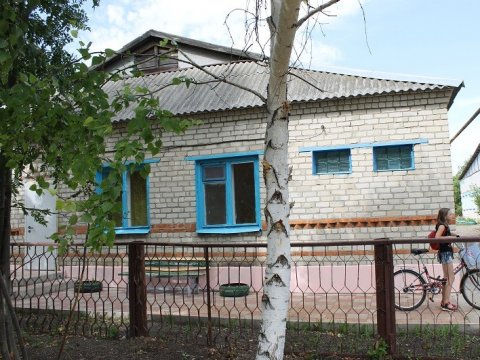 Для десяти детей петровского села дом престарелых отремонтировали под школу и детский сад
