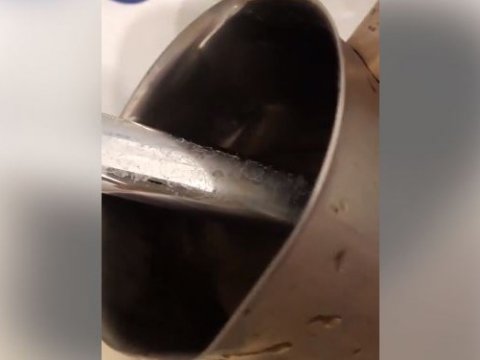 Саратовский водопровод начал всасывать воду жителей. Видео