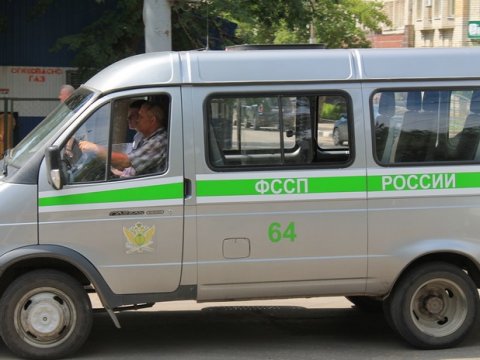 Саратовский пристав позволил горожанину с многомиллионной задолженностью свободно продать арестованное имущество