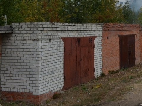 Саратовские подростки вслед за энгельсскими проломили стену и обокрали гараж