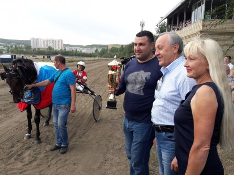 Кубок губернатора на саратовском ипподроме выиграла московская наездница