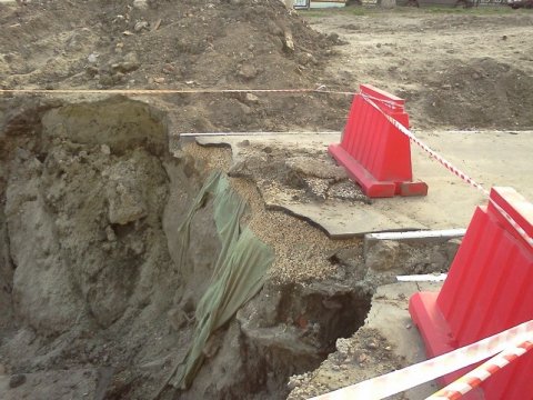 Под Ровным трехлетний ребенок утонул в коммунальной траншее