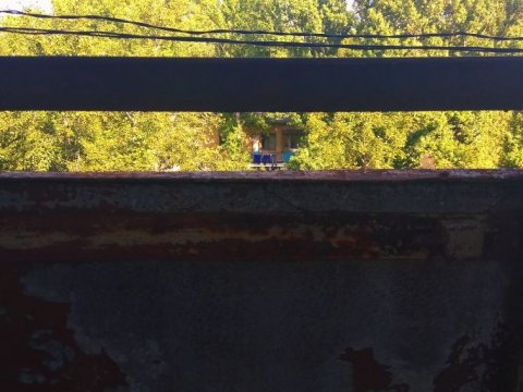 В Саратове женщина разбилась насмерть из-за проломившихся перил балкона