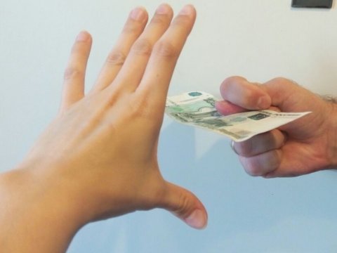 Доходы среднего саратовца за месяц упали на тысячу рублей