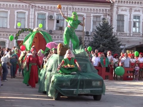 В Ровном прошел восьмой парад «Арбузная феерия»