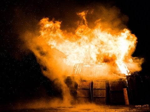 В ночном пожаре под Энгельсом погибли два человека