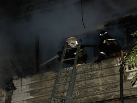 Полсотни пожарных тушили возгорание в Летном городке