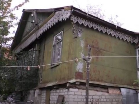 Жители аварийного дома пять лет не могут добиться жилья от администрации Саратова