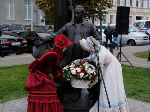 На открытие памятника Киселеву приехали его дочь и режиссер Сергей Пускепалис