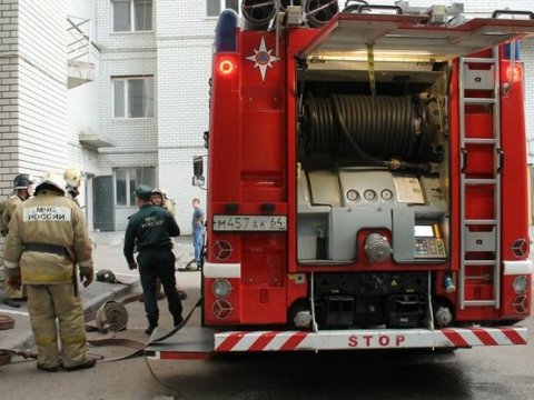 Из-за пожара в подвале эвакуировали 20 жителей саратовского дома