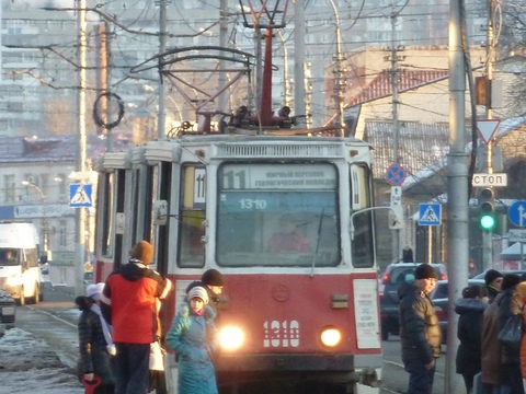 У «Сенного» рынка встали трамваи №11