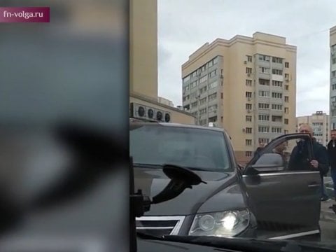 В Саратове полиция изучает видео с конфликтом водителей в Заводском районе