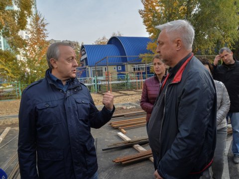 Радаев призвал «не сбавлять темп» реконструкции стадиона «Авангард»