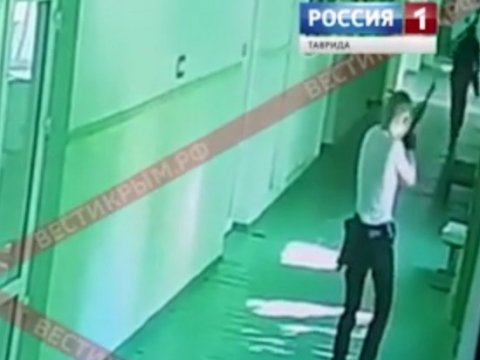 Опубликовано видео нападения керченского стрелка на колледж (18+)