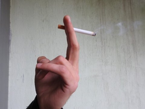 Курящий менеджер случайно сжег имущество саратовской фирмы