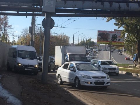 Авария на Орджоникидзе парализовала движение в Заводском районе