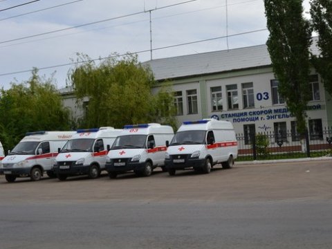 Медведев выделил Саратовской области еще 15 новых «скорых» и 42 школьных автобуса