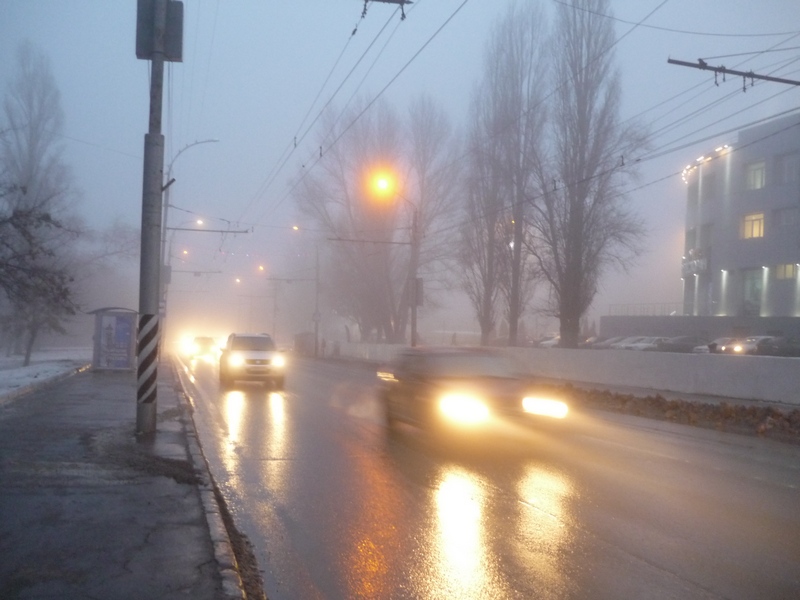 ГИБДД просит водителей быть осторожными в туман и гололедицу