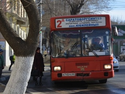 В столкновении иномарки с автобусом №2Д пострадала пожилая женщина