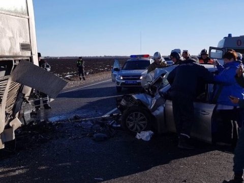 Водитель врезавшегося в автобус Hyundai умер по пути в больницу