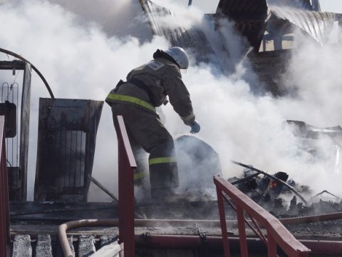 Из загоревшегося дома в Саратове эвакуировали четверых человек