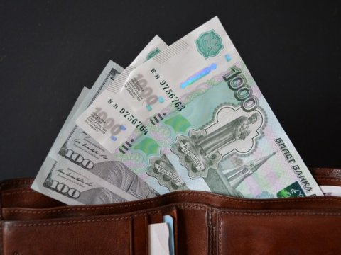 В Турках почти через год задержали похитивших у мужчины валюту лицеистов