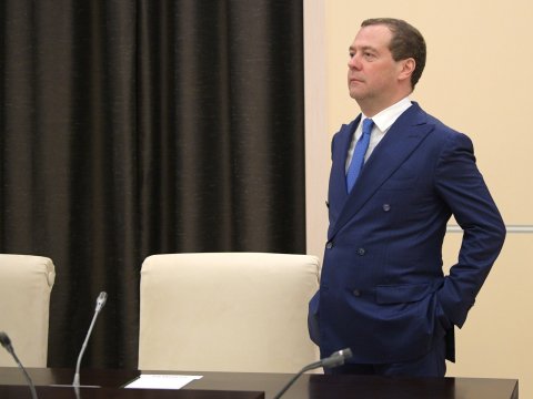 Медведев увеличил минимальное пособие по безработице до 1500 рублей