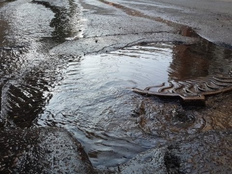 До полуночи отключат воду на семи улицах Саратова