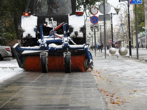 Саратов от снега расчищают 118 единиц техники и 152 дворника