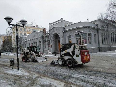 Сегодня ночью на очистку снега в Саратове выйдет 119 единиц техники