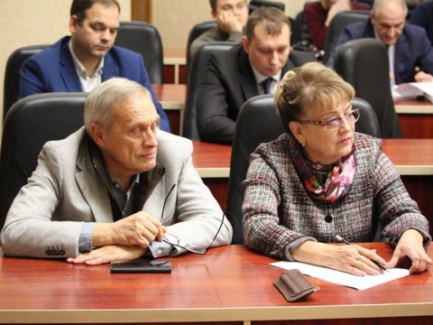 Алимова отказалась забирать обманутых дольщиков у депутата Максимова 