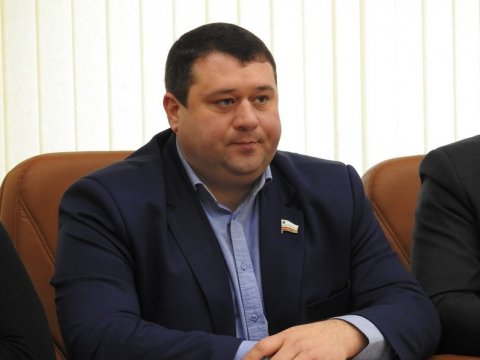 Саратовский депутат предложил выдавать больше почетных грамот вместо содержания губернаторского вертолета