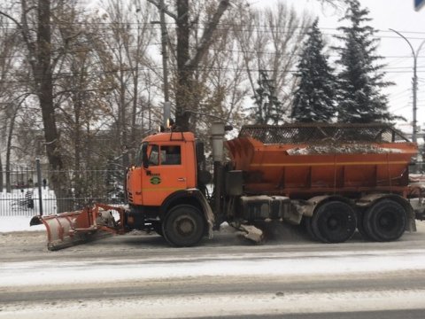Служба благоустройства Саратова готова платить водителям грузовиков 30 тысяч рублей