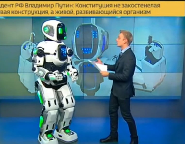 «Россия 24» отрицает, что выдала ряженого актера за робота