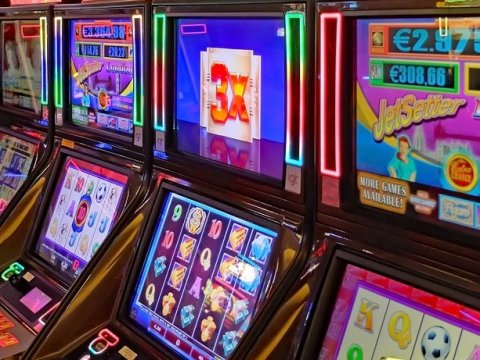 Саратовские супруги получили от нелегальных азартных игр более миллиона рублей
