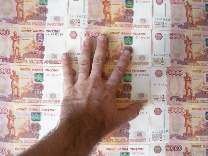 За месяц просрочка по зарплатам саратовцев выросла на два миллиона рублей