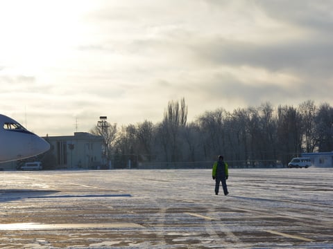 Авиасообщение между Саратовом и Москвой прервано