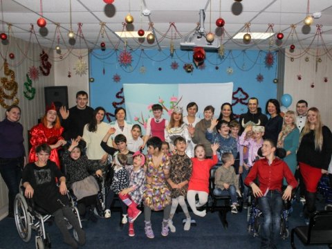 Энергетики поздравили с Новым годом двести подопечных детских домов Саратовской области