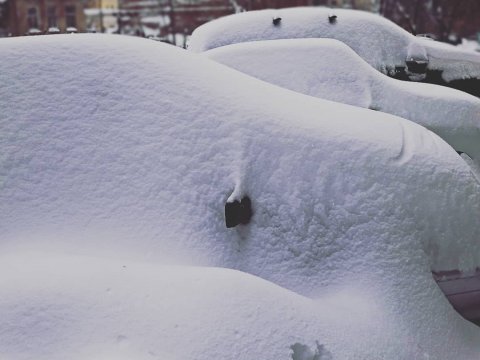 В Саратове снежные завалы помешали вору угнать машину