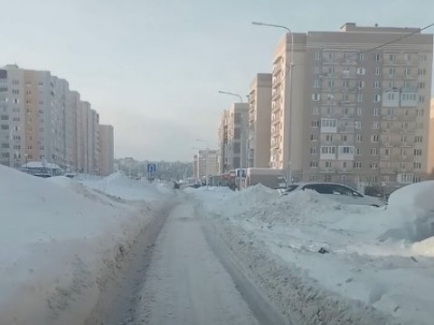 Водитель: Центральную улицу Солнечного-2 не чистили вообще