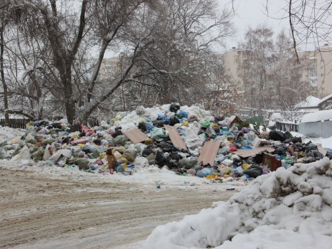 СК: «Управление отходами» допускало скопление опасных веществ в местах сбора мусора