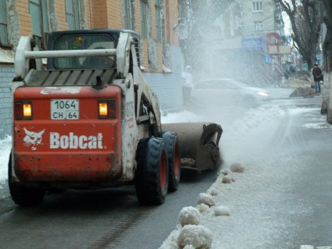 В Саратове сократилось число занятой на уборке снега техники