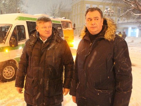 Снегопад в Саратове. К расчистке тротуаров от снега привлечено более двух тысяч человек