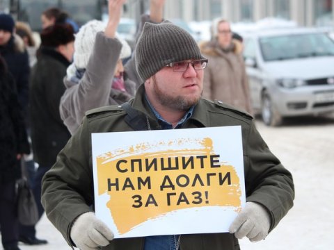 В центре Саратова активист провел пикет в поддержку списания долгов за газ