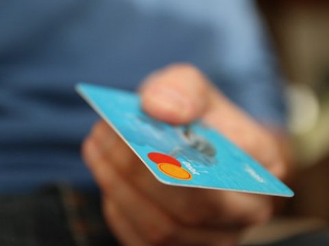 Рецидивист снял 73 тысячи рублей с унесенной из квартиры саратовца карты