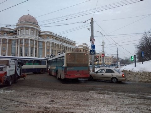 ДТП с автобусом спровоцировало пробку на Астраханской