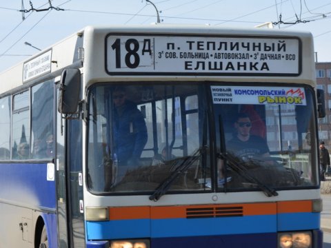 В Саратове пенсионерка на ходу выпала из автобуса