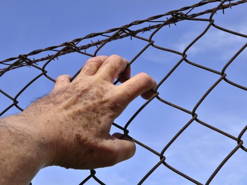 Заключенного энгельсской колонии будут судить за нападение на охранника из-за спичек